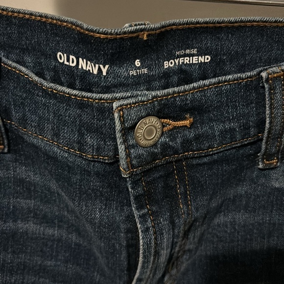 Old Navy Women’s boyfriend jeans mid rise Petite - Picture 2 of 4